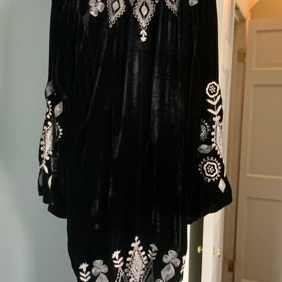 Johnny Was Liona Velvet Kimono Sleeve Dress Flowers Embroidery Black XL - Picture 6 of 6